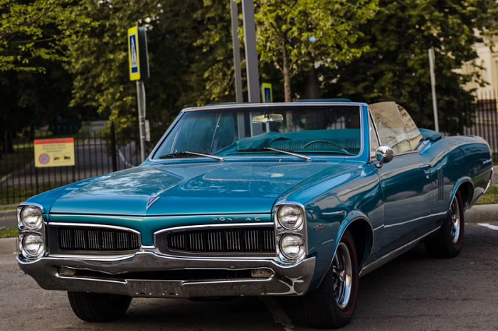 Pontiac LeMans, Mercedes, Ford Mustang: какие люксовые машины продают в Туле Pontiac LeMans, Mercedes, Ford Mustang: какие люксовые машины продают в Туле