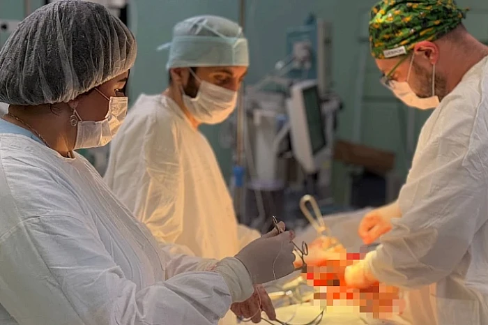 Опухоль размером с арбуз, магниты в желудке и огромный живот из-за ленточных червей: какие уникальные операции провели медики Тульской области в 2025 году