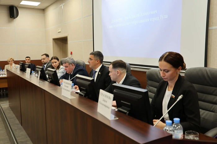 Руководители Тулы представили депутатам отчет о работе за 2025 год