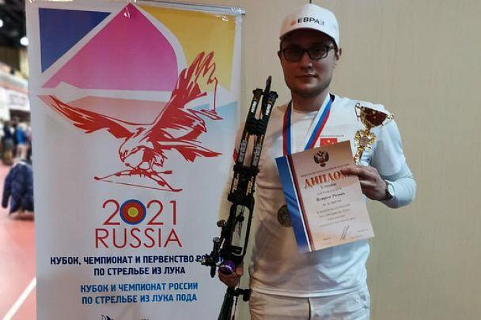 «Постоянство результата — редкость в нашем виде спорта»: Лучник Роман Ветров – о суевериях, стрессе и Робин Гуде