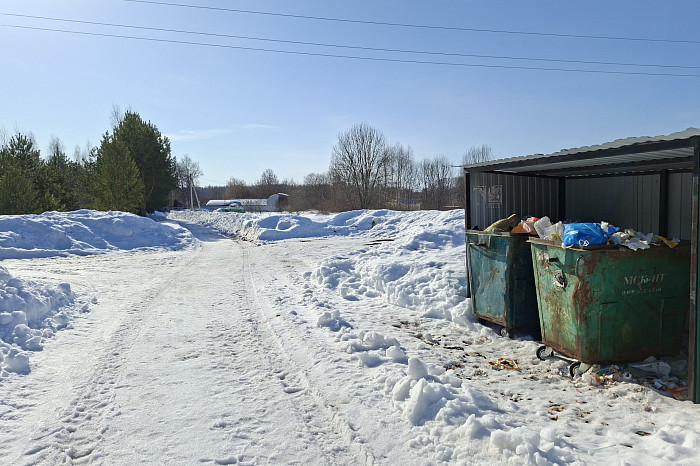 Жители деревни под Веневом пожаловались, что мусор у них не забирают уже месяц