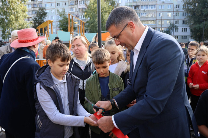 Руководители Тулы вместе с жителями открыли сквер «Заречный» Руководители Тулы вместе с жителями открыли сквер «Заречный»
