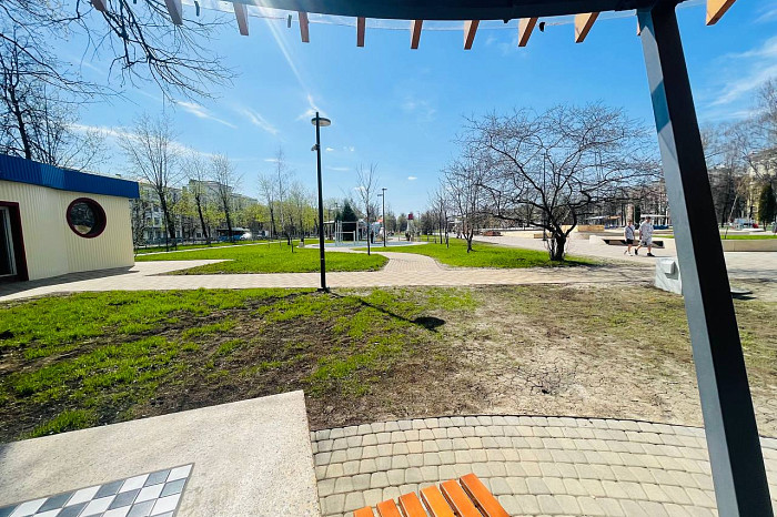 Морской стиль, классные локации, но вытоптанные газоны: тульские родители назвали плюсы и минусы игровых пространств обновленного Кировского сквера