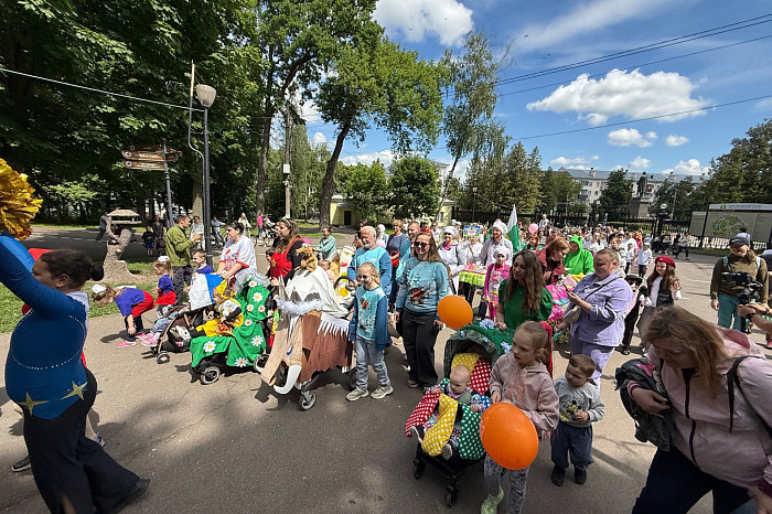 Тула отметила День защиты детей парадом колясок и многодетных семей Тула отметила День защиты детей парадом колясок и многодетных семей