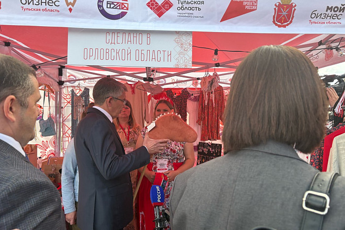 Дмитрий Миляев посетил гастрономическую ярмарку на бизнес-форуме в Алексине Дмитрий Миляев посетил гастрономическую ярмарку на бизнес-форуме в Алексине