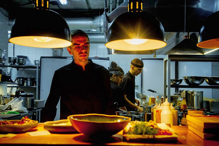 Медленное маринование и правильное мясо: тульский шеф-повар раскрыл секреты идеального шашлыка