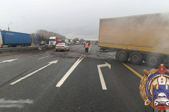 Смертельное ДТП с тремя автомобилями произошло на трассе М4 «Дон» в Тульской области
