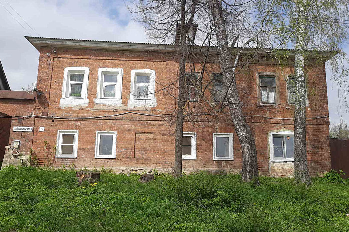 В Крапивне ищут УК для двух домов, построенных в год революции В Крапивне ищут УК для двух домов, построенных в год революции