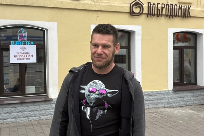 В Туле пенсионеры массово пришли на открытие кафе с бесплатными обедами