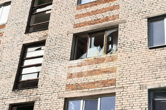 Появились фото дома, пострадавшего от атаки беспилотников в Туле: разрушена стена и часть кровли Появились фото дома, пострадавшего от атаки беспилотников в Туле: разрушена стена и часть кровли