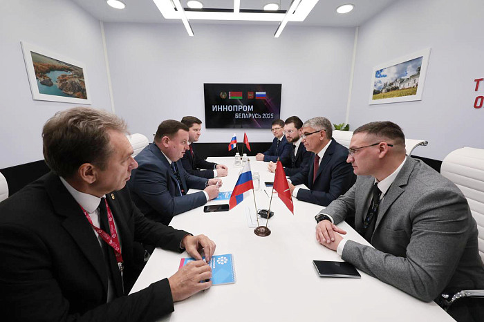 Губернатор Миляев встретился с председателем Государственного военно-промышленного комитета Республики Беларусь Дмитрием Пантусом