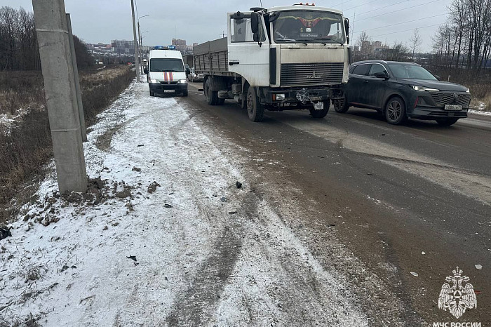 Двое взрослых и трое детей пострадали в ДТП на Калужском шоссе в Туле Двое взрослых и трое детей пострадали в ДТП на Калужском шоссе в Туле