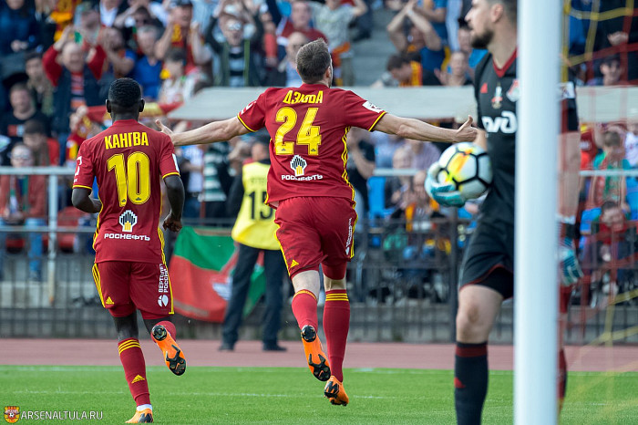 Дзюба стал лучшим бомбардиром в истории российского футбола: как он забивал за «Арсенал»