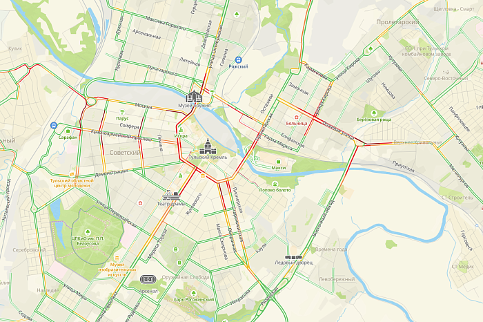 Из-за проезда кортежа Медведева в центре Тулы частично перекрыли движение Из-за проезда кортежа Медведева в центре Тулы частично перекрыли движение