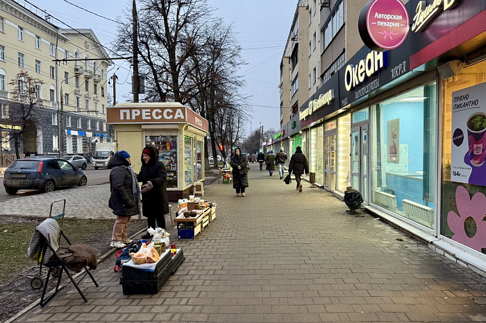 «Чесночина, малиновое варенье за 1 000 рублей и капустка, чтобы опохмелиться»: что и почём продают на тульских развалах перед Новым годом «Чесночина, малиновое варенье за 1 000 рублей и капустка, чтобы опохмелиться»: что и почём продают на тульских развалах перед Новым годом