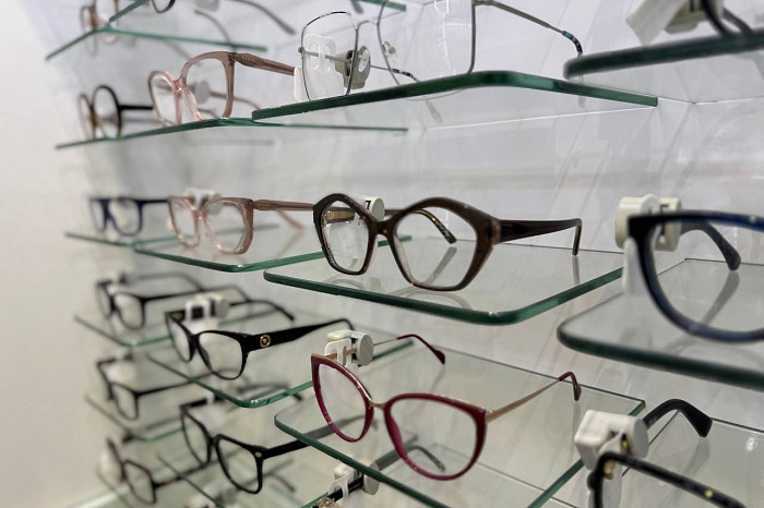 Оверсайз, тренд на здоровье, контактные линзы и уход за очками – большой гайд от эксперта в области оптики