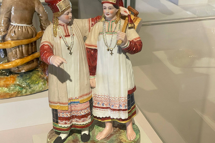 Скульптуры с уникальным характером: фотоэкскурсия по выставке «Народы России. Русская фарфоровая скульптура» тульского филиала Исторического музея