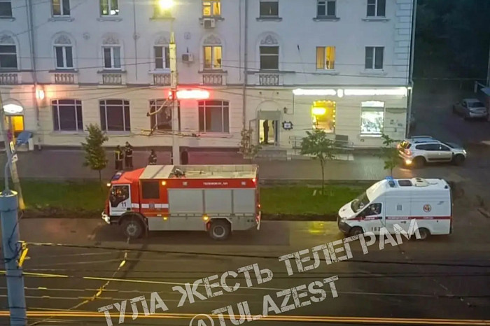 В Туле загорелось отделение Сбербанка на улице Фрунзе В Туле загорелось отделение Сбербанка на улице Фрунзе
