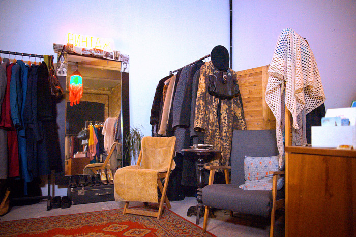Театр начинается с вешалки, а Дом вещей с историей - с чемодана: коллекционер из Тулы рассказывает, как ищет сокровища на барахолках и что такое винтажный секонд-хенд Театр начинается с вешалки, а Дом вещей с историей - с чемодана: коллекционер из Тулы рассказывает, как ищет сокровища на барахолках и что такое винтажный секонд-хенд