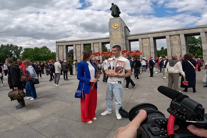 Туляк прошел в «Бессмертном полку» в Берлине в память о дедах-фронтовиках Туляк прошел в «Бессмертном полку» в Берлине в память о дедах-фронтовиках