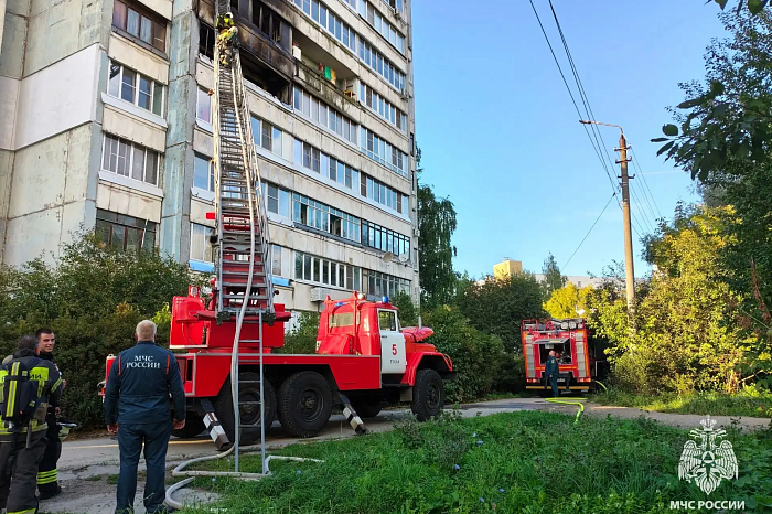 Из пожара в многоэтажке на улице Майской в Туле эвакуировали 15 человек Из пожара в многоэтажке на улице Майской в Туле эвакуировали 15 человек