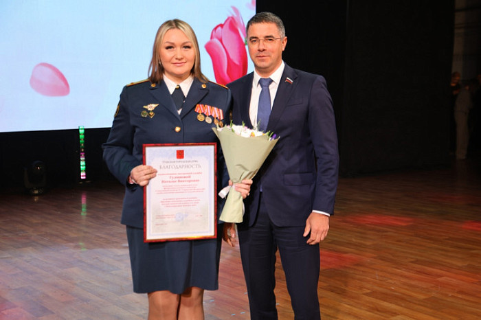 Алексей Эрк и Илья Беспалов поздравили тулячек с 8 Марта