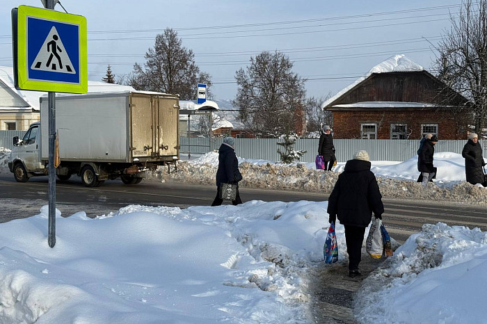 «Автобус длинный, а остановочку очистят вот настолечко»: смотрим, как «откопали» Тулу для пешеходов после снегопадов «Автобус длинный, а остановочку очистят вот настолечко»: смотрим, как «откопали» Тулу для пешеходов после снегопадов