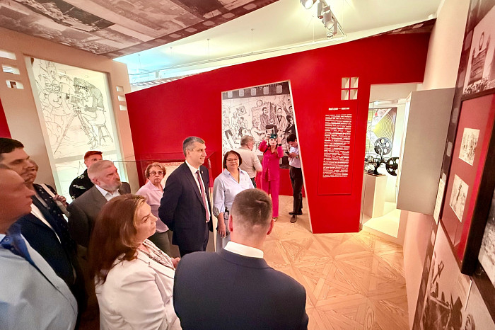 Опасное кино, «Оскар» и кинопулемет: в Туле открылась уникальная выставка, посвященная кинематографу Опасное кино, «Оскар» и кинопулемет: в Туле открылась уникальная выставка, посвященная кинематографу