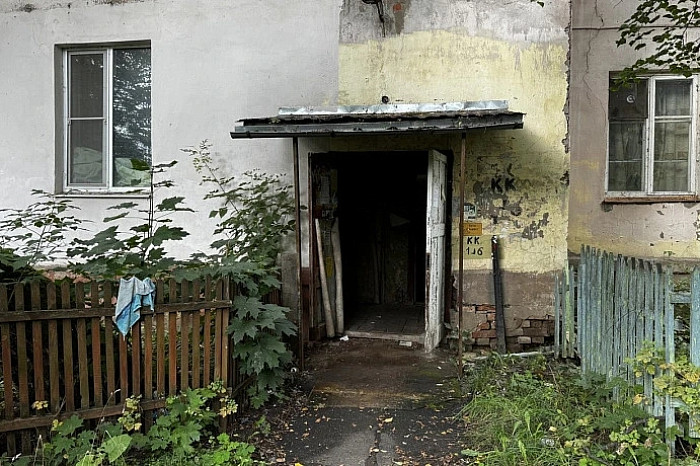 Со следами немецких пуль и палкой-подпоркой: в Туле на ремонт аварийных домов дали 1,3 млн – лишь бы не упали