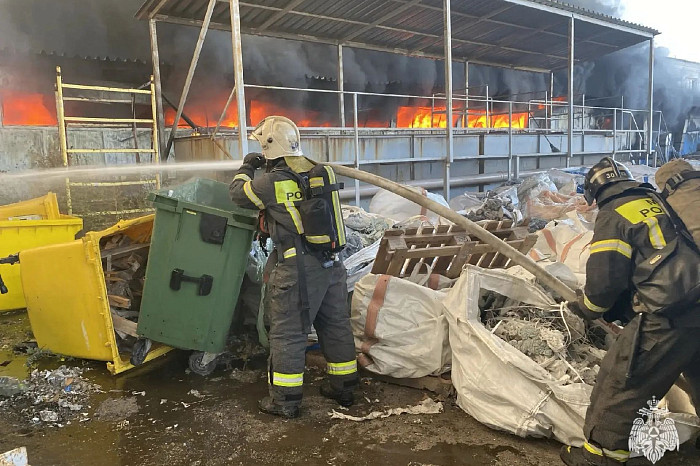 В Новомосковске потушили крупный пожар на заводе по переработке отходов В Новомосковске потушили крупный пожар на заводе по переработке отходов