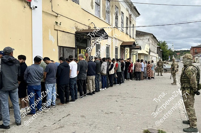 Силовики задержали 17 мигрантов-нарушителей на улице Пирогова в Туле