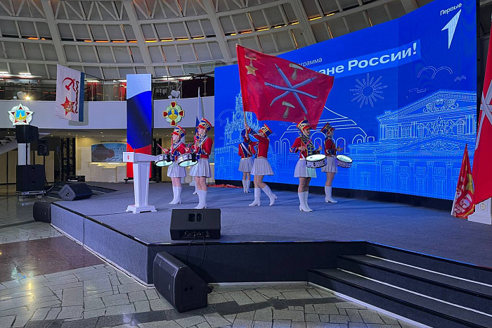 «Взяв в руки паспорт, вы берете в руки ответственность за свою страну»: губернатор вручил главный документ юным тулякам «Взяв в руки паспорт, вы берете в руки ответственность за свою страну»: губернатор вручил главный документ юным тулякам