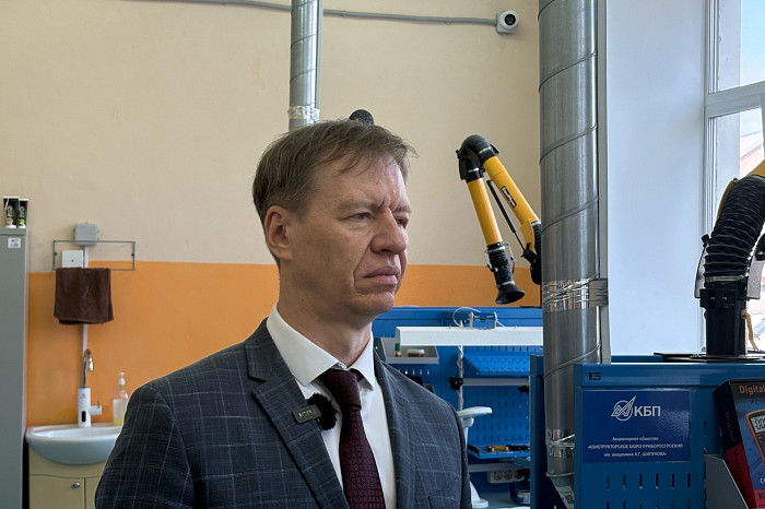 В Туле выбирают «Лучшего по профессии» монтажника радиоаппаратуры: он получит 100 тысяч рублей В Туле выбирают «Лучшего по профессии» монтажника радиоаппаратуры: он получит 100 тысяч рублей