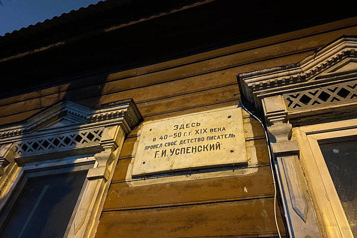 Прошлое рядом с нами: по следам Толстого, Салтыкова-Щедрина и Пастернака в неприметных тульских табличках