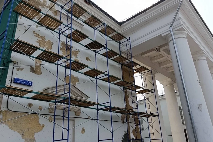Дом культуры «Металлург» в Туле перекрашивают в необычный цвет Дом культуры «Металлург» в Туле перекрашивают в необычный цвет