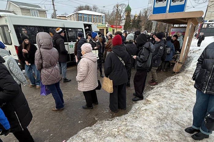 «Уже крыша едет, а мы все стоим»: туляки с «Юго-Восточного» и Кауля жалуются на постоянные пробки