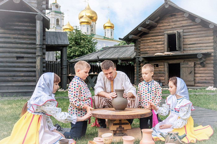 «Это какое-то гипнотическое состояние»: тульский мастер Денис Коханов возвращает душу в гончарное ремесло «Это какое-то гипнотическое состояние»: тульский мастер Денис Коханов возвращает душу в гончарное ремесло