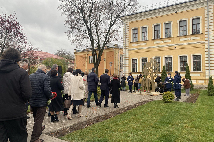 Дмитрий Миляев принял участие в открытии мемориала студентам и преподавателям, погибшим в годы Великой Отечественной войны