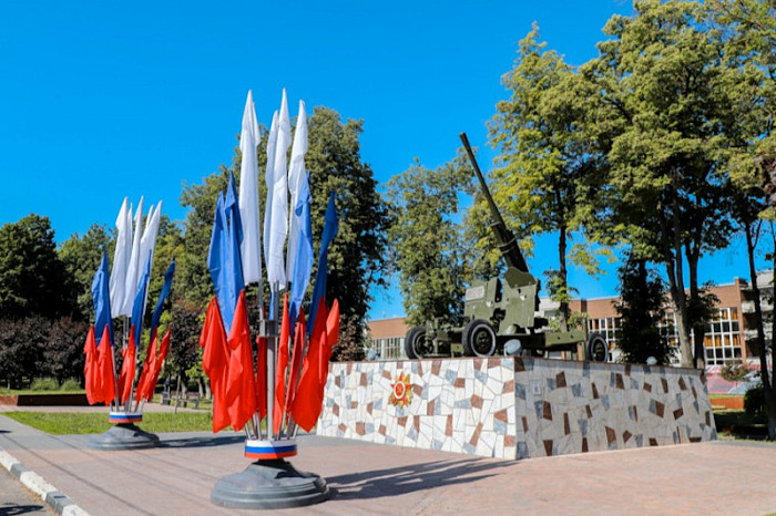 На улицах Тулы появились украшения ко Дню России На улицах Тулы появились украшения ко Дню России