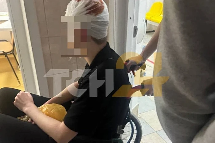Наледь и снег, разбившие голову подростку в Туле, могли упасть с козырька балкона: кто обязан его чистить? Наледь и снег, разбившие голову подростку в Туле, могли упасть с козырька балкона: кто обязан его чистить?
