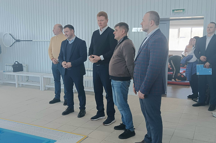 В новом бассейне в тульском микрорайоне Петровский прошли  показательные выступления по синхронному плаванию