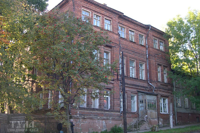 Руины на продажу: «кирпичной свалке» и пристанищу бомжей на улице Бундурина хотят дать вторую жизнь