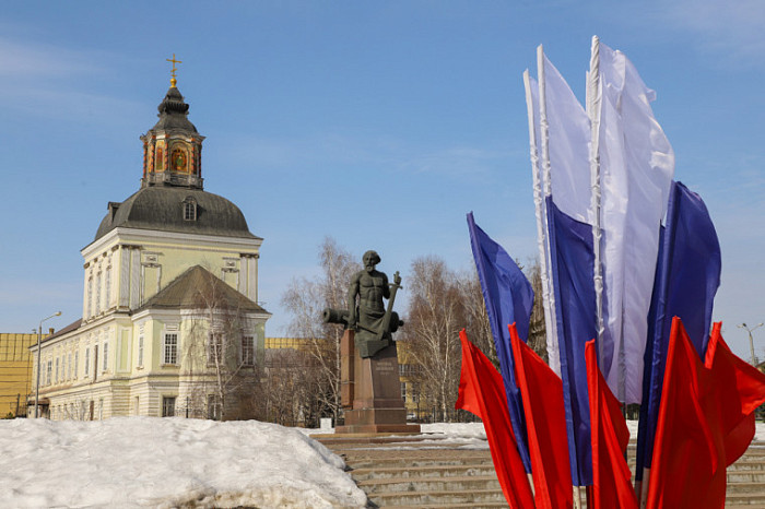 Тулу украсили к 12-й годовщине воссоединения Крыма и Севастополя с Россией