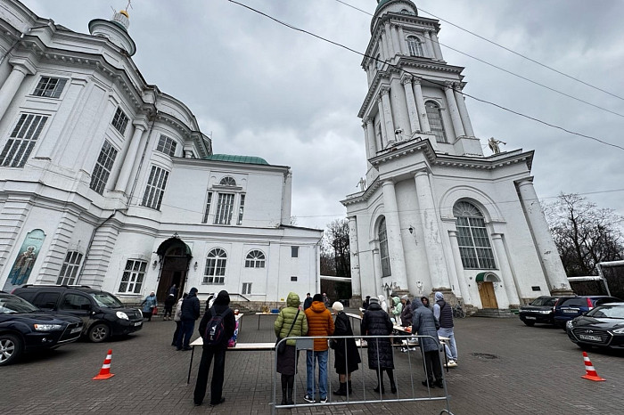 В тульских храмах начали освящать пасхальные куличи
