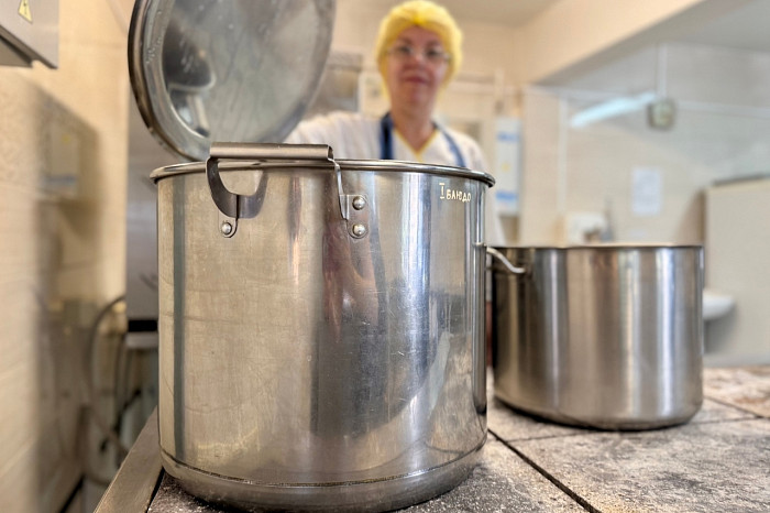 Хлебушек с молочком в котлетки: почему еда в детском саду всегда вкуснее, чем дома – поговорили с поваром