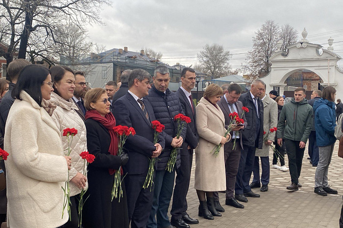 Дмитрий Миляев принял участие в открытии мемориала студентам и преподавателям, погибшим в годы Великой Отечественной войны