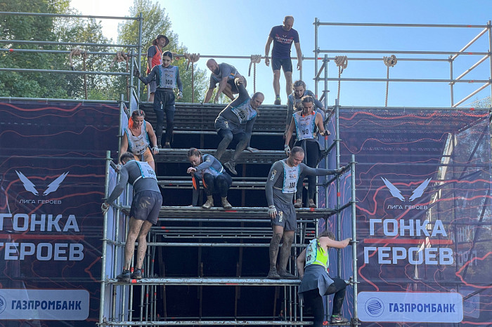 Команда Тульской службы новостей покорила «Эверест» на «Гонке героев»