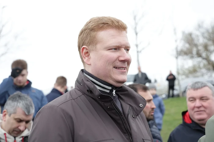 «Общий труд всегда сплачивает людей»: Дмитрий Миляев принял участие во Всероссийском субботнике