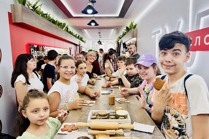 Чемодан впечатлений, фура и пряник со вкусом семейного счастья: чем Тула привлекает гостей форума «Путешествуй» Чемодан впечатлений, фура и пряник со вкусом семейного счастья: чем Тула привлекает гостей форума «Путешествуй»