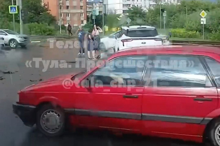 ДТП с участием трех машин произошло на подъезде к деревне Басово в Туле